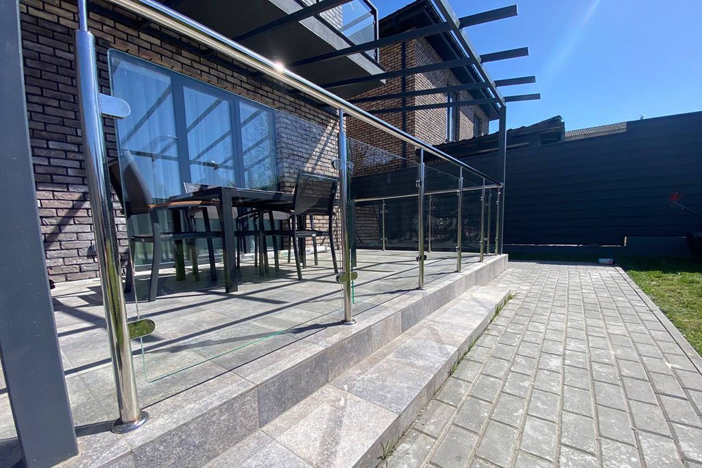 Стеклянные ограждения и перила